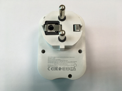 Зарядное устройство сетевое, 3USB порта, 5В/2А, 38Вт + 1 розетка