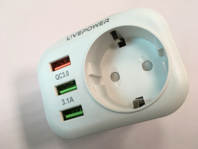 Зарядное устройство сетевое, 3USB порта, 5В/2А, 38Вт + 1 розетка